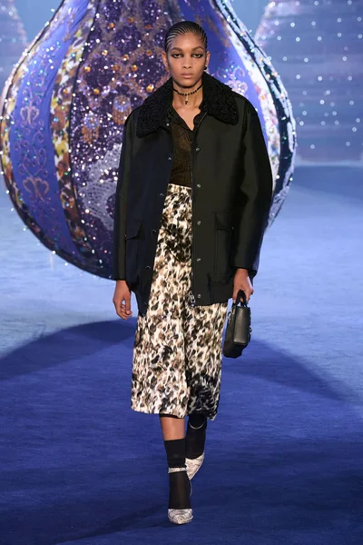 Look 75